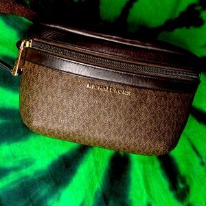 MICHAEL KORS FANNY PACK